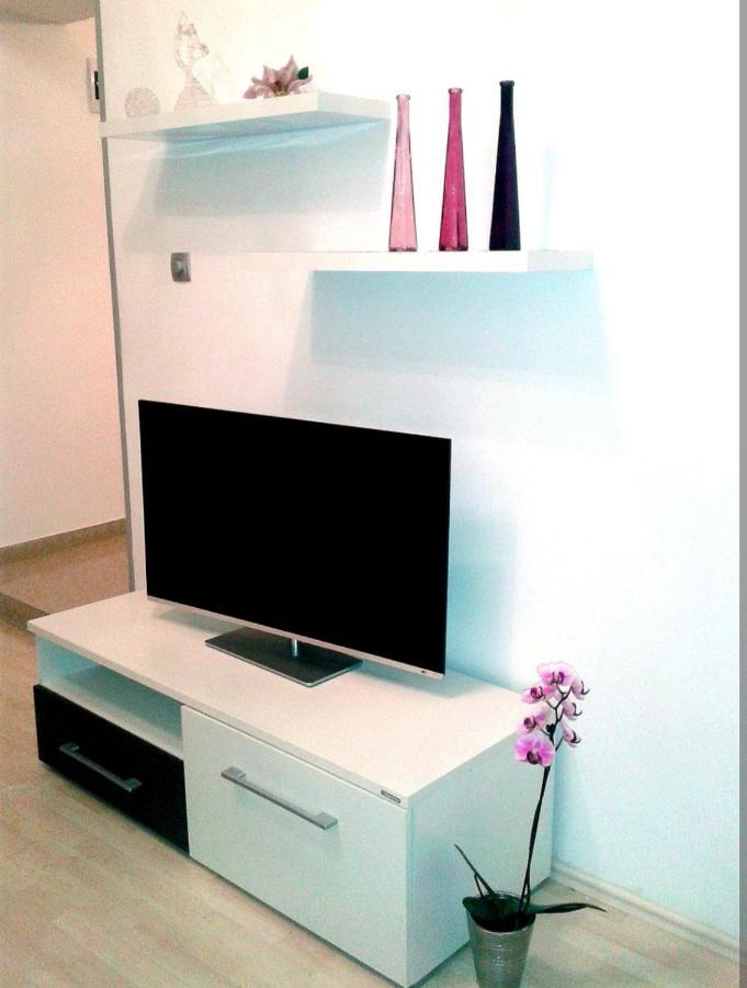 Apartment Ory Near The City Center With Free Parking Pula Buitenkant foto